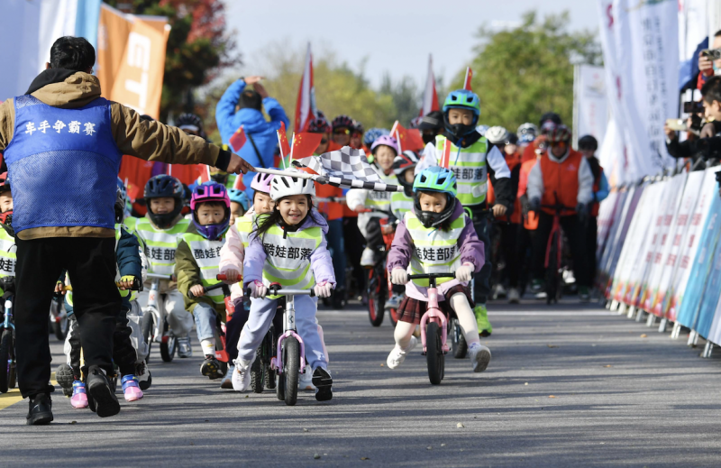 吸引了近 吸引了近